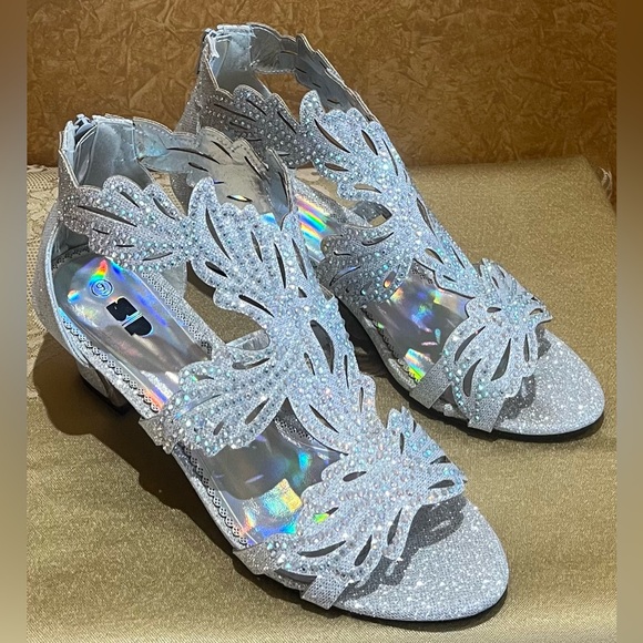 Shoes Picker Shoes - Shimmering Silver Women's Sandals, Size 9